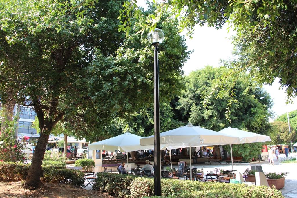 Φωταγωγήθηκε η πλατεία Μαρκοπούλου στο κέντρο της πόλης των Χανίων