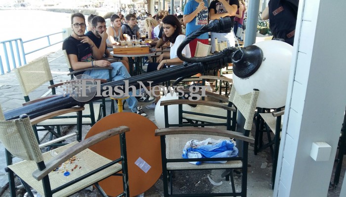 Η σερβιτόρα στο «Μικρό Καφέ» μιλά για το ατύχημα στο Κουμ-Καπί