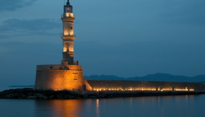 Πτώση με τραυματισμό, στο Παλιό Λιμάνι , ενώ πήγαινε στον Φάρο