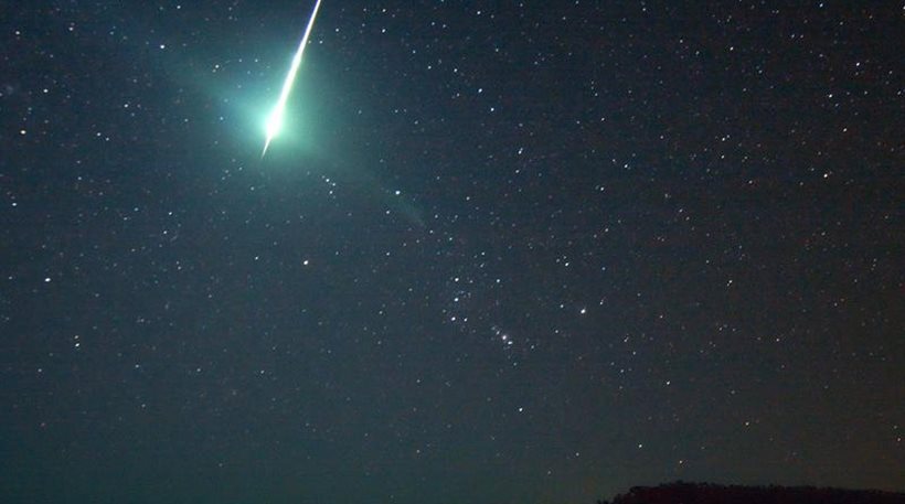 Ανάστατη η Κύπρος από μία γαλάζια λάμψη στον ουρανό τα ξημερώματα