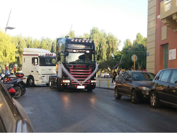 Κρήτη: Ένας αξέχαστος γάμος με… νταλίκες (Photos)