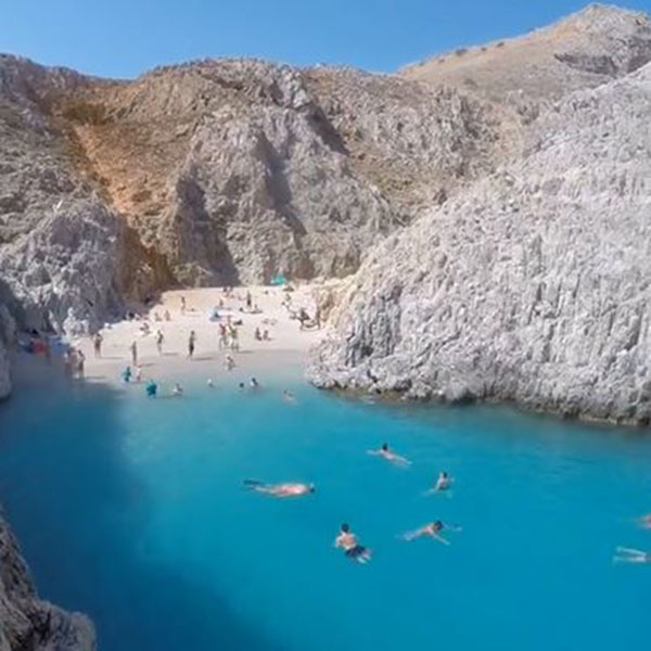 Μια μικρή παραδεισένια παραλία στα Χανιά (video)