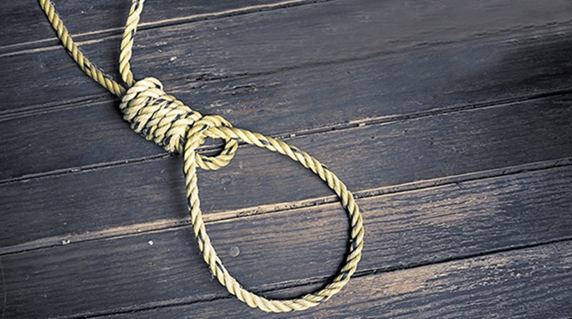 Τραγωδία στην Κρήτη Πέρασε τη θηλιά στο λαιμό του και κρεμάστηκε