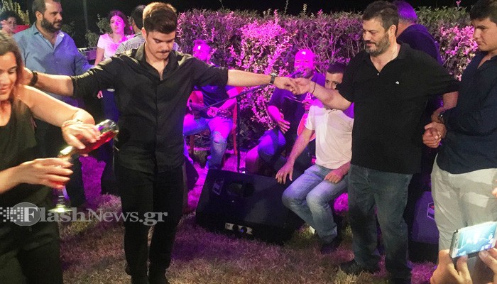Ο Μ. Κονταρός χορεύει για πρώτη φορά μετά από χρόνια και συγκινεί! (video)