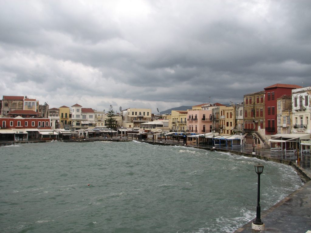 Αυτοκίνητα τέλος στο παλιό λιμάνι Χανίων με απόφαση του ΣτΕ