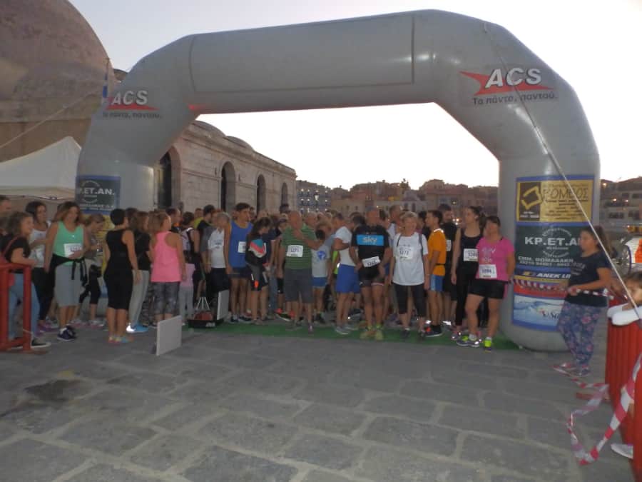 Με δρομείς γέμισαν το βράδυ στα Χανιά