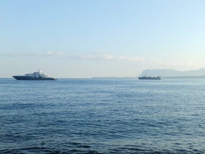 Χανιά: Σούπερ χλιδάτες θαλαμηγοί με ελικόπτερα ανοιχτά του Ενετικού Λιμανιού (Photos)