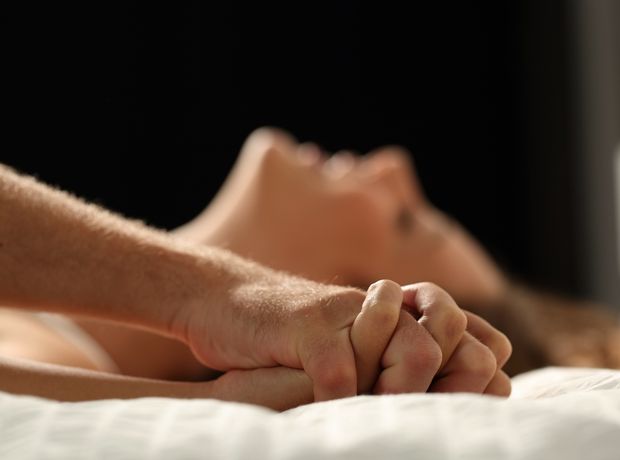 6 στάσεις του Kama Sutra που θα φέρουν τα πάνω-κάτω στο κρεβάτι σου