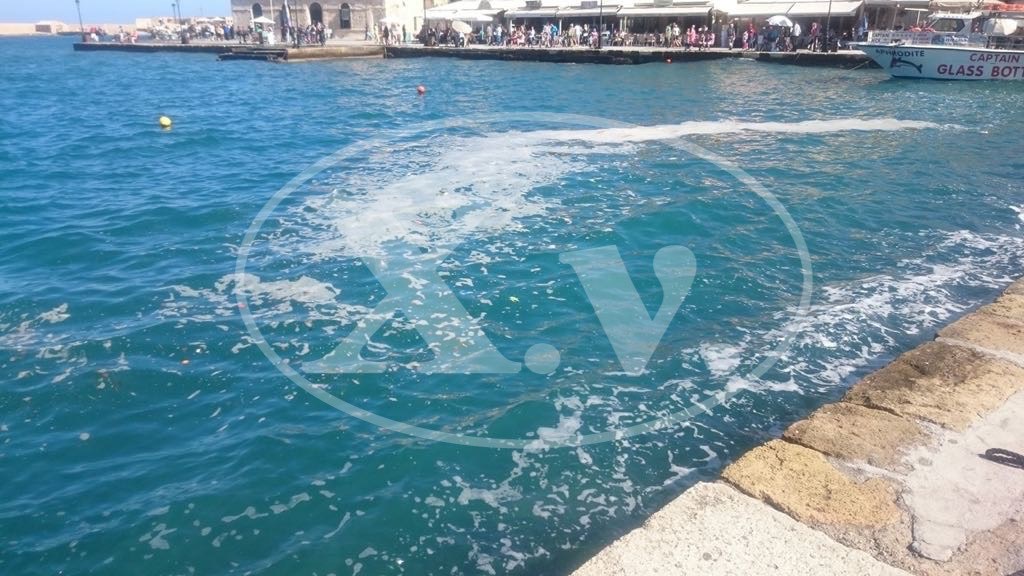 Λύματα στο Παλιό Λιμάνι των Χανίων (φωτο)