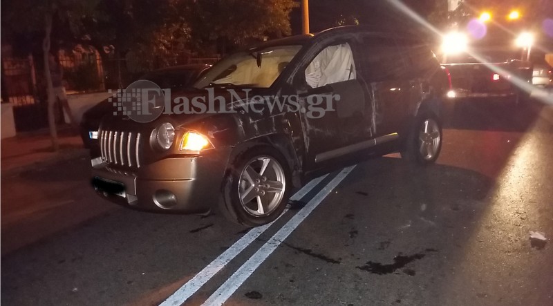 Προσέκρουσε σε παρκαρισμένα ΙΧ στα Χανιά και στη συνέχεια ανατράπηκε (φωτο)