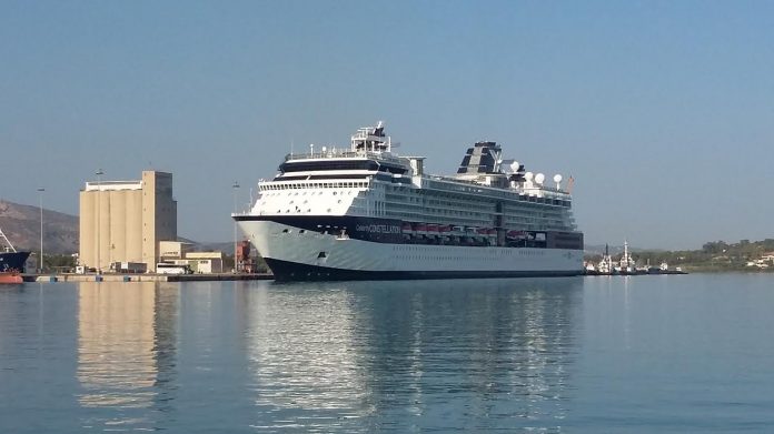Χανιά: Έδεσε στο λιμάνι της Σούδας το εντυπωσιακό κρουαζιερόπλοιο Celebrity Constellation (Photos)