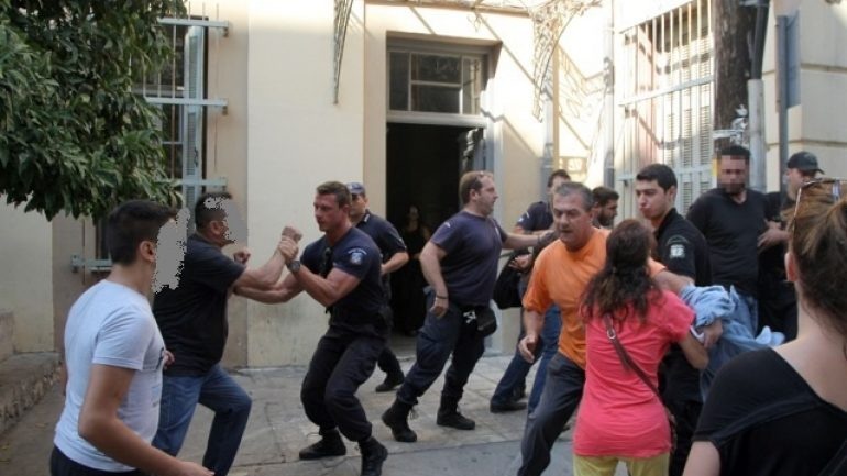 Κρήτη: Ρινγκ έγινε το δικαστήριο - Άγριο ξύλο μεταξύ συγγενών για την υπόθεση βιασμού