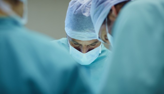 Για πρώτη φορά στην Κρήτη εγχείρηση εγκεφάλο με ξύπνιο τον ασθενή