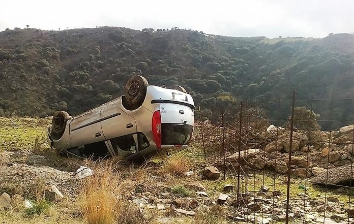 Χανιά: Τούμπα αυτοκινήτου στον δρόμο για το Ελαφονήσι (Photos)