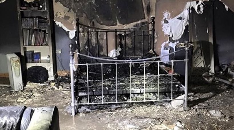 Φωτογραφίες: Δείτε πώς καταστράφηκε το δωμάτιο επειδή άφησαν το κινητό να φορτίζει τη νύχτα 20/11/201609:08