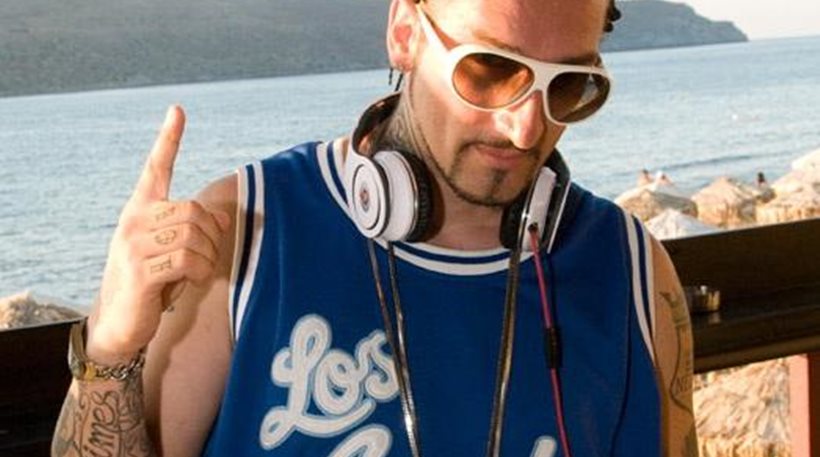 Έλληνας ράπερ δουλεύει στη λαϊκή