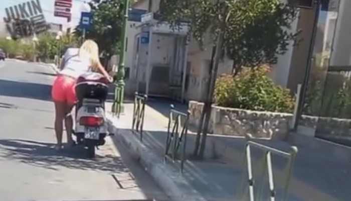 Ξεκαρδιστικό περιστατικό στα Χανιά με μια κοπέλα και... ένα μηχανάκι! (vid)