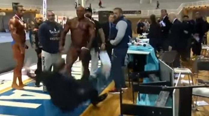 Έξαλλος Έλληνας bodybuilder χτύπησε κριτή γιατί βγήκε δεύτερος!(Video)