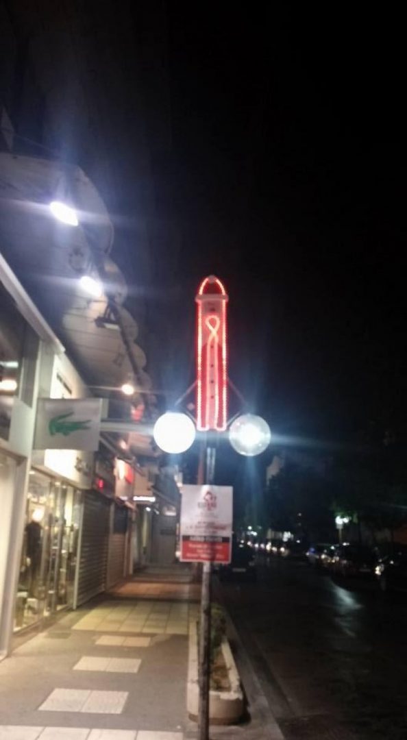 Χριστουγεννιάτικος στολισμός στο Ηράκλειο σε σχήμα πέους! (φωτο)