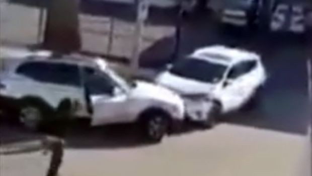 Άγριος καυγάς γυναικών οδηγών καταλήγει σε μονομαχία συγκρουόμενων