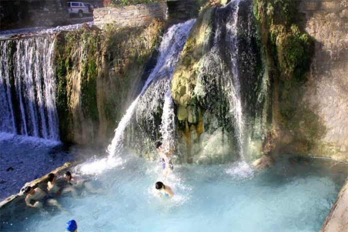 Κι όμως στην Κρήτη υπάρχουν 100 ιαματικές πηγές «Τουρισμός τεσσάρων εποχών» μέσω της ιαματικής ιατρικής