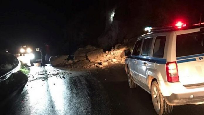 Κρήτη: Κόπηκε στα δυο τη νύχτα ο δρόμος