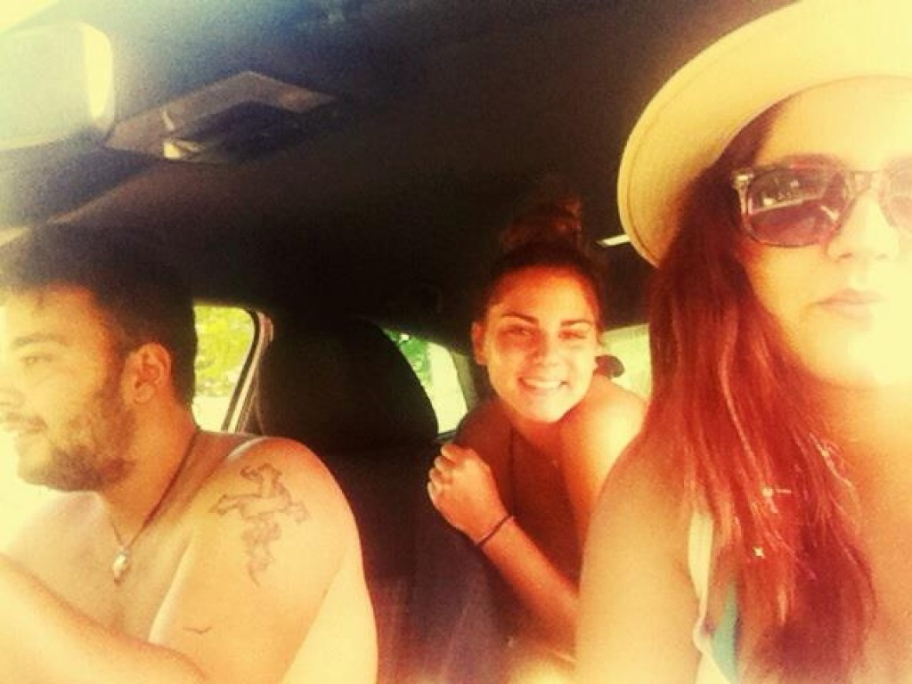 Μια νταλίκα έκοψε το νήμα της ζωής τριών νέων: «Ας ζούσε το παιδί μου κι ας έφταιγε»...