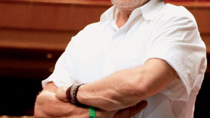 «Δεν έχω απλώς χρέη, νομίζω περνάω έξω από τράπεζες και…»