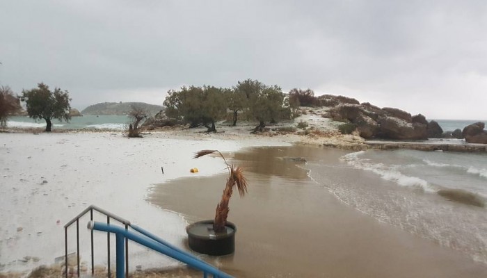 Χιόνισε σε παραλία των Χανίων! Η επέλαση του χιονιά μέσα από εικόνες (φωτο)