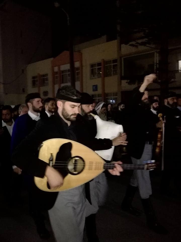 Ο παραδοσιακός κρητικός γάμος σεφ με την αγαπημένη του (φωτο-βίντεο)
