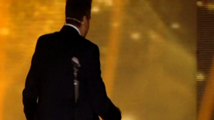 Rising Star: Ατύχημα στον αέρα του show! Έπεσε η διαγωνιζόμενη στη σκηνή!
