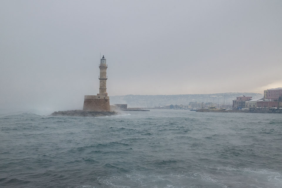 Ένα παράξενο και εντυπωσιακό φαινόμενο παραθαλάσσια στα Χανιά (φωτο)