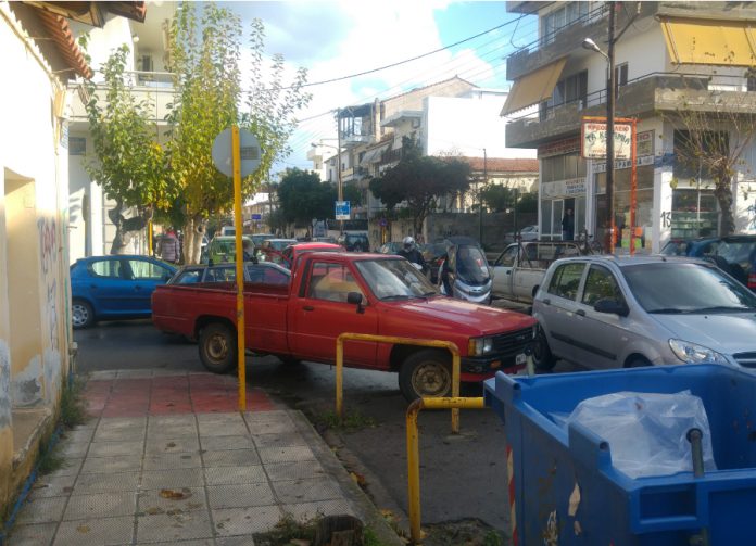 Χανιά: Τροχαίο στο κέντρο με αγροτικό και ΙΧ (Photos)