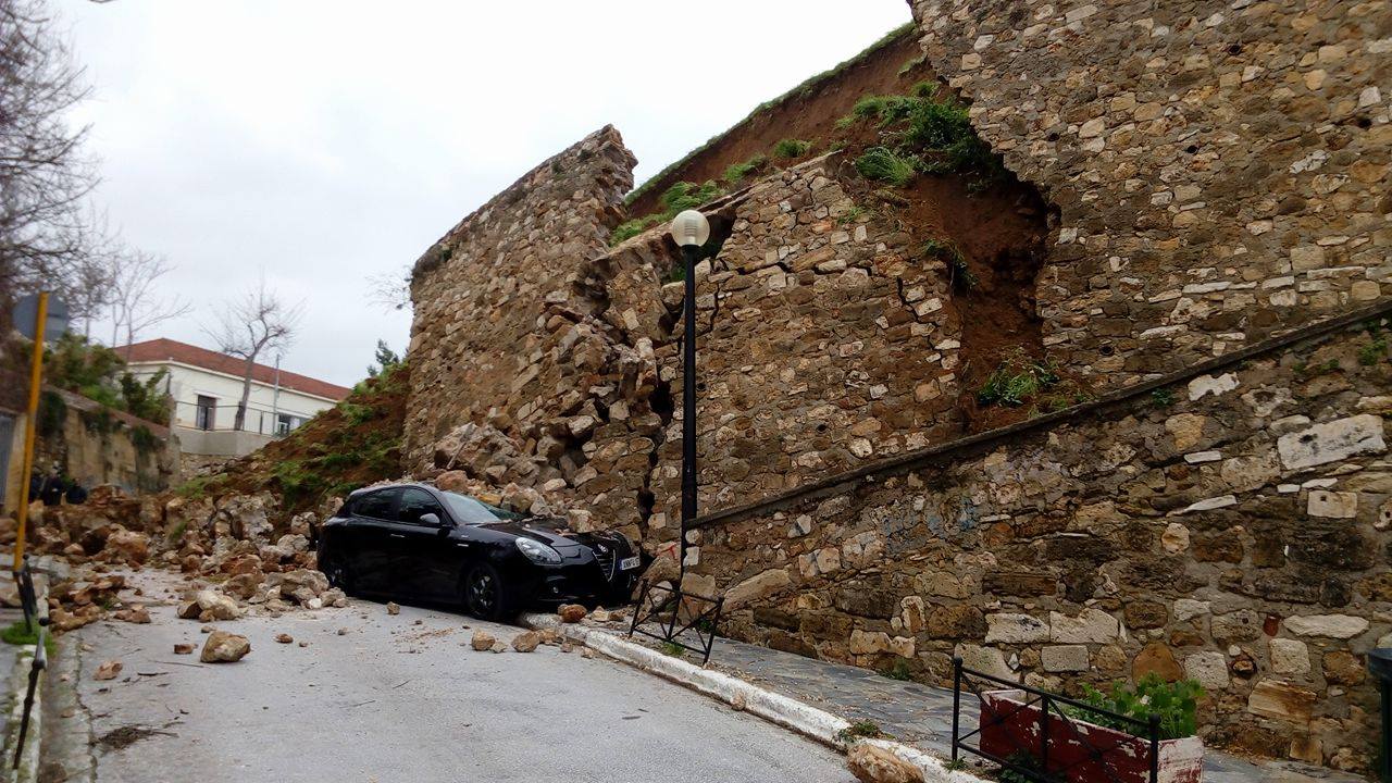 Απίστευτο! Κατέρρευσε ο επιπρομαχώνας του Αγίου Δημητρίου στην παλιά πόλη στα Χανιά (φωτο)