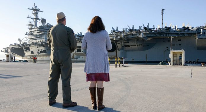 «Ανάσταση» στα Χανιά από 6.000 Αμερικανούς ναύτες για ταβέρνες, εμπορικά και… ιερόδουλες