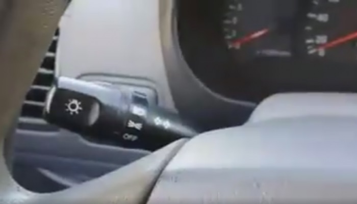 Αγανακτισμένος Κρητικός οδηγός εξηγεί πως λειτουργεί το... φλας (βίντεο)