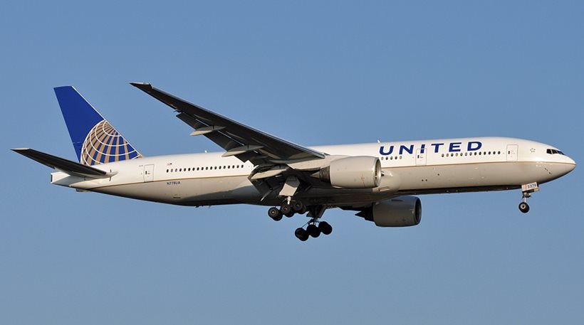 Χαμός στα social media: Η United Airlines απαγόρευσε την πτήση σε έφηβες λόγω... κολάν