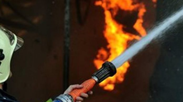 Χανιά: Στο πόδι η Πυροσβεστική Φωτιά τα ξημερώματα σε αποθήκη με ξυλεία και μηχανήματα