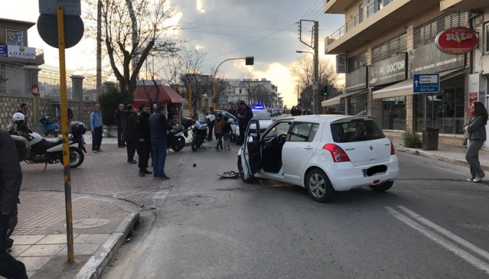 Τραυματισμός γυναίκας μετά από σύγκρουση στο στάδιο Χανίων (φωτό)