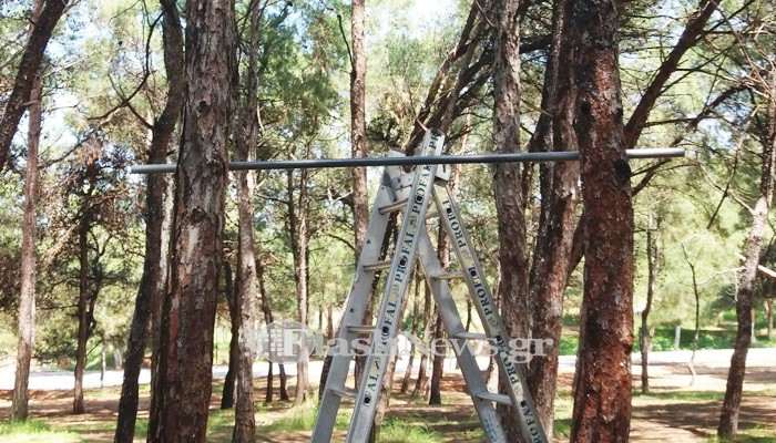 Ο Δήμος «ξήλωσε» όργανα γυμναστικής από τους Αγ. Αποστόλους