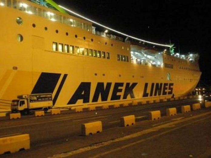 Έκτακτο… Το πλοίο της ΑΝΕΚ επιστρέφει στο λιμάνι της Σούδας