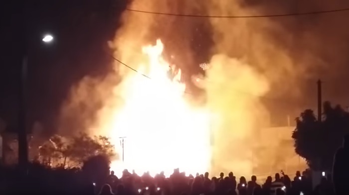 Έκαψαν τον Ιούδα στην Σούδα - Τεράστις φλόγες και πυροτεχνήματα