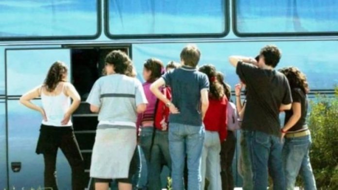 Σοκ για μαθητές που ήρθαν για εκδρομή στα Χανιά Καθηγητής πέθανε μέσα στο λεωφορείο
