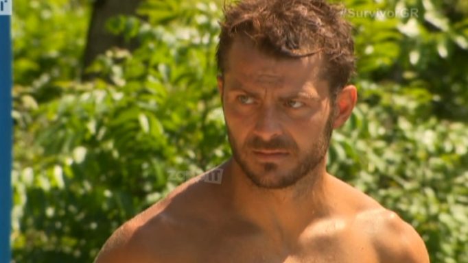 Survivor: Εκτός εαυτού ο Αγγελόπουλος με τον Σπαλιάρα! «Στ’ αρχίδια σου το ρίχνεις το αλάτι;»