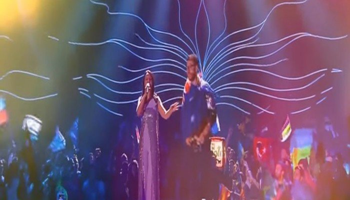 Ο εισβολέας που έδειξε τα οπίσθιά του στη Eurovision (βίντεο)