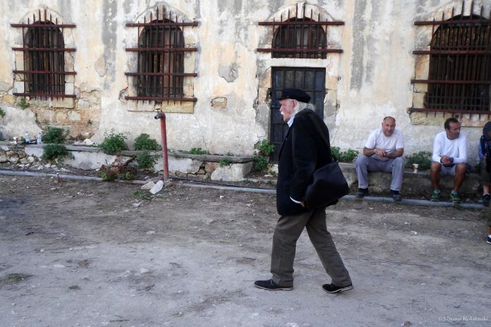 Χανιά: Ο Μανώλης Γλέζος επέστρεψε στις φυλακές του Ιτζεδίν 58 χρόνια μετά (Photos)