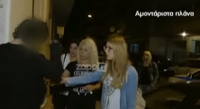 Πυρκαγιά σε αυτοκίνητο δίπλα στο πάρκινγκ της Ρεγγίνας στα Χανιά (φωτο)