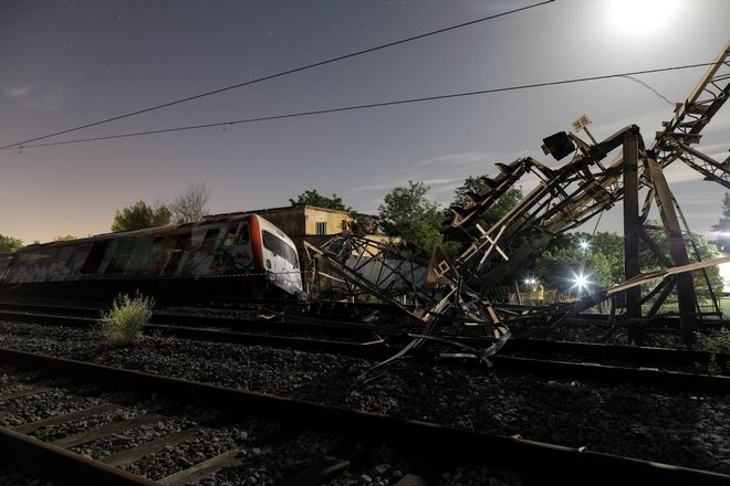 Εκτροχιασμός τρένου έξω από τη Θεσσαλονίκη - Δύο νεκροί, τρεις σοβαρά τραυματίες