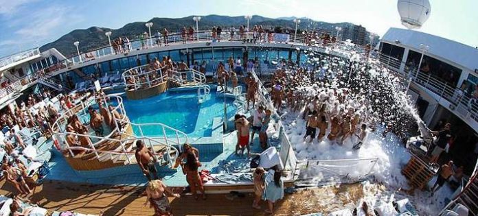 Έρχεται στα Χανιά η κρουαζιέρα ανταλλαγής συντρόφων με τίτλο «Οκτώ ημέρες οργίων»