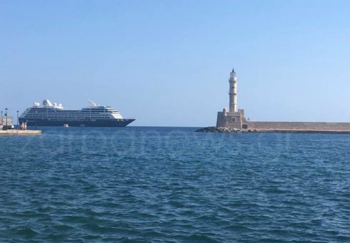 Το πλοίο των οργίων στο Ενετικό Λιμάνι των Χανίων (Photos- Video)